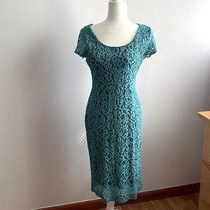 Turquoise blue lace over black elegant Eva Mendes dress.